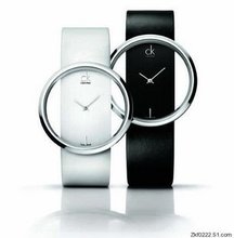 [National Post] CK Watch Free manera efectiva y transparente de cuarzo y esfera del reloj sobre la mesa K9423101/K9423