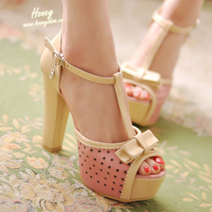 蝴蝶结镂空鱼嘴鞋...