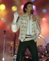 争取人手一只michael jackson迈克尔杰克逊亮片手套限量版 紀念