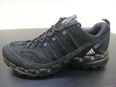 Спортивная обувь Adidas Адидас пятно новый