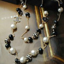 Pequeña gama de productos en Europa y América a Hong doble cadena larga de cadena larga, suéter negro perla cristal de doble cadena de cadena larga