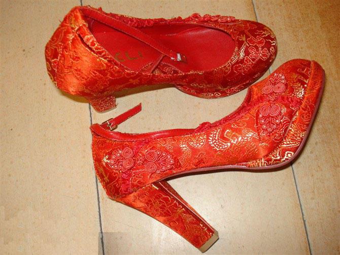 舒适布面金线刺绣漂亮花纹新娘鞋结婚鞋子粗跟高跟鞋旗袍鞋 红色 舒适布面金线刺绣漂亮花纹新娘鞋结婚鞋子粗跟高跟鞋旗袍鞋 红色