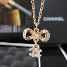 Contador con la nueva sección de la mujer Chanel hermoso lleno de pequeñas fragantes doble C arco de diamantes de oro collar plateado con K estándar