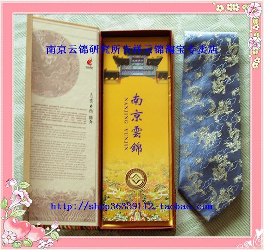 男士 生日送禮南京雲錦研究所吉祥雲錦 灰底花紋真絲領帶現貨H在類目 服飾配件/皮帶/帽子/圍巾, 領部配件, 領帶中 - 來自Buy2taobao.com提供專業的淘寶代購服務