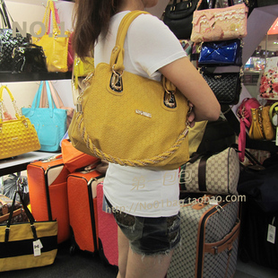 2013米兰女包单肩斜跨小包，手提nvbao两用包中包(包中包)