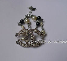 CHANEL doble C logo, la nueva gran brazalete de perlas de doble pulsera de diamantes diamantes lado pulsera
