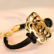 Sincrónica brazalete negro contra Chanel Chanel Camellia Camellia en forma de cuerda clásicos mano en oro rosa