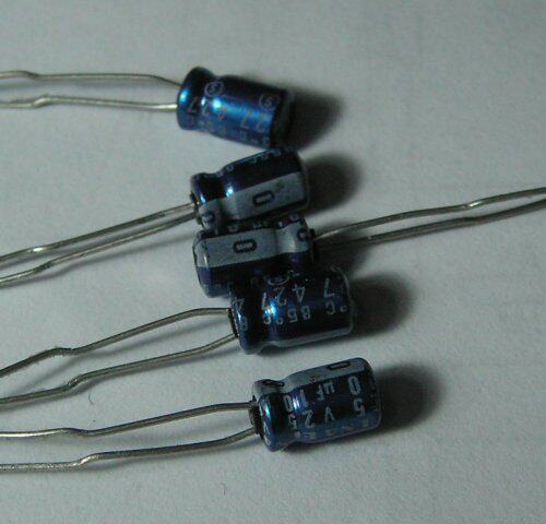 蓝色精品 ELNA 电容,全新正品,规格:10UF25V,每个1毛!