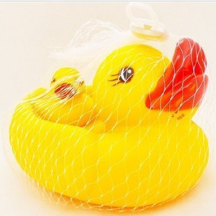 婴幼儿戏水玩具 游泳鸭子 宝宝洗澡戏水鸭子发声小鸭子玩具批发
