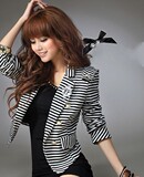 2012春装新款 条纹淑女百搭小西装外套 休闲西服配胸花