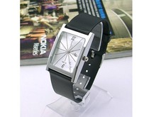 [56180] banda irrumpió cuadrados elegante reloj tendencia de Corea del calor con el clásico blanco y negro