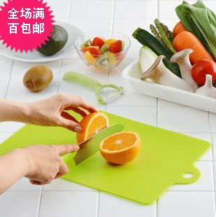 日本进口超薄软砧板厨房可弯曲水果切菜塑料板案板家用可悬挂面板