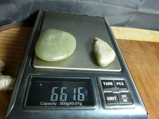 20836新疆和田玉龙喀什河和田玉青玉籽料原石，2颗4cm以上