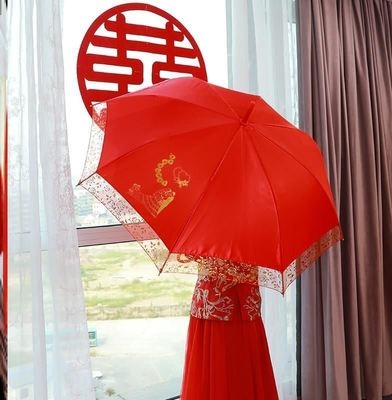 红伞绸缎折叠防晒伞配饰，扇子复古风蕾丝绣花两用宫廷伞雨伞白色