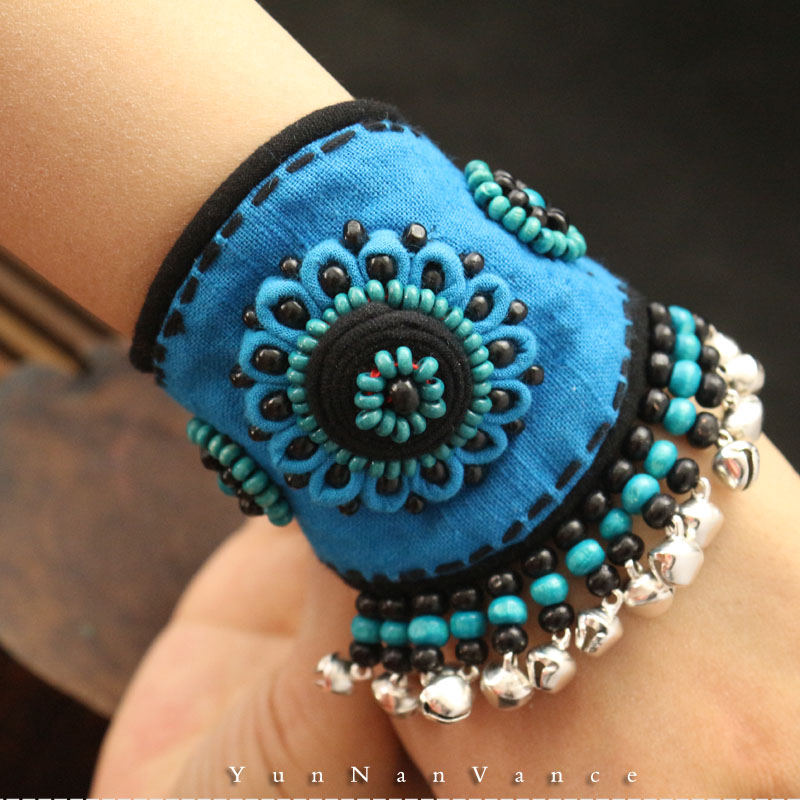 云南丽江特色民族饰品手工布艺铃铛手链护腕舞