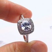 s925纯银仿真钻戒女群镶克拉订结婚方钻戒指，镀18k铂金粉钻假超大