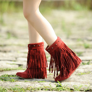 冬季棉靴中筒靴铆钉流苏民族风，雪地靴低跟内增高红色圆头大码女靴