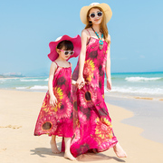 海南三亚旅游沙滩，裙女夏波西米亚海边度假显瘦遮肉连衣裙大码长裙