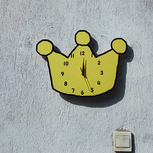 卡通创意王冠墙壁挂钟个性创意钟表时尚艺术客厅静音简约挂表