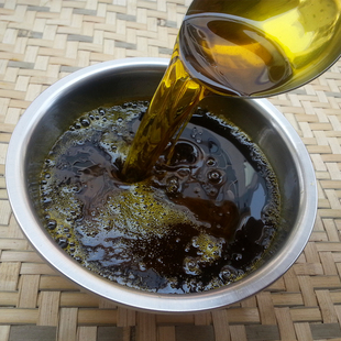 新油正宗菜籽油陕西汉中农家，物理压榨菜油，非转基因食用油2.5l