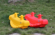  幼儿园儿童双色双人斗鸡小鸡鲸鱼跷跷板双人塑料摇马遥遥马