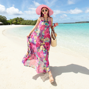 泰国巴厘岛海边度假沙滩，裙女波西米亚长裙，雪纺碎花吊带连衣裙