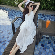 巴厘岛沙滩裙女2024年显瘦海边度假礼服长裙吊带，露背连衣裙仙