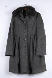 1.5折玛系列冬羊毛呢长袖裙摆式大衣蓝狐毛领娃娃衫外套深灰色njx