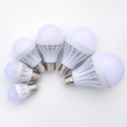 LED灯家用普通节能灯E27螺口灯泡220v交流电灯白光黄光通用高亮灯