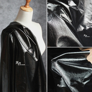 新黑色(新黑色)肌理爆裂纹，pu皮革面料褶皱，亮光软包皮衣外套服装设计师布料