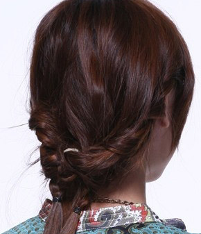 斜刘海<em>直发发型图片</em>发型大变身~村姑瞬间变名