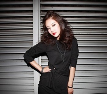 韩国<em>发型</em>怎么<em>梳</em>韩国OL今秋卷发盘头新时尚_f