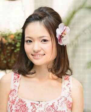 日系俏女生纹理烫发型图片丽中长发 百变造型